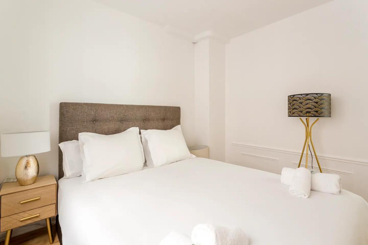 8P - 3Br Le Marais Spacious - Central - Historic Apt 巴黎 外观 照片